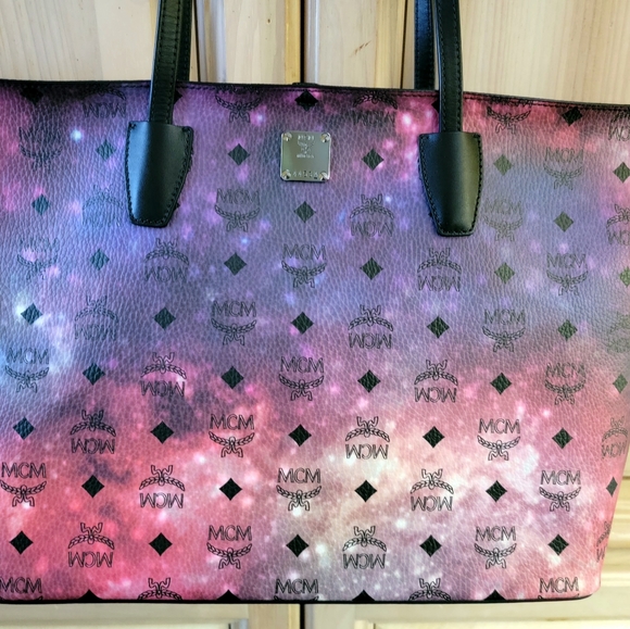 MCM Galaxy Visetos Medium Shopper Multicolor Monogram Canvas and Leather. - Picture 4 of 16